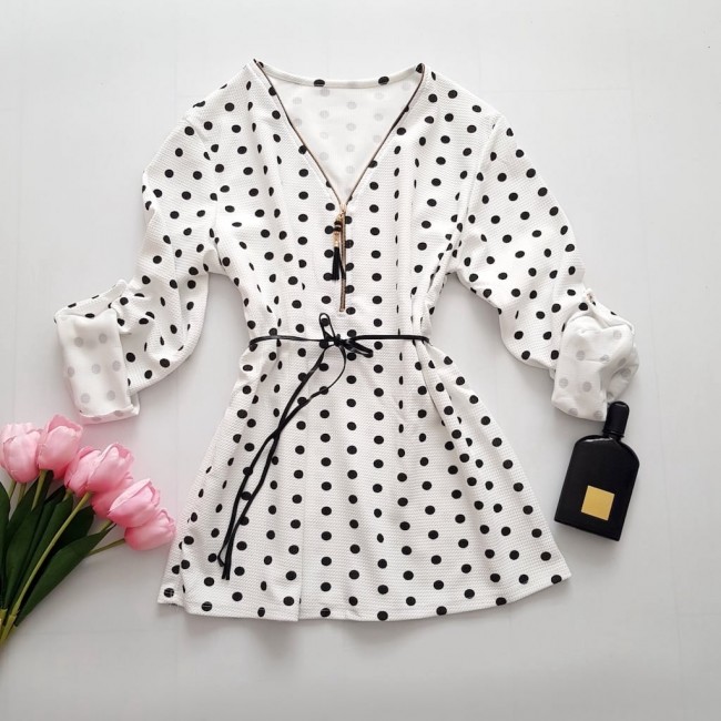 Bluza alba cu bulinute